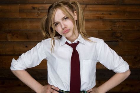 chloe grace moretz single